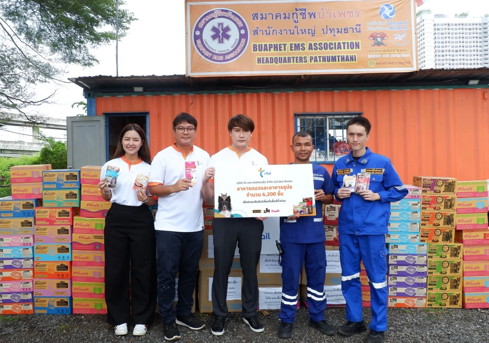 i-Tail Corporation PCL donates cat and dog food to help relieve the suffering of pets and community animals affected by floods in northern and northeastern Thailand